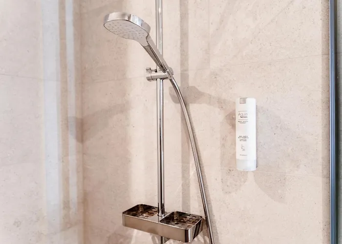 Dream - Modern In Centre *